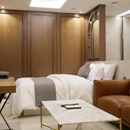 Astro Hotel Йонгин Екстериор снимка