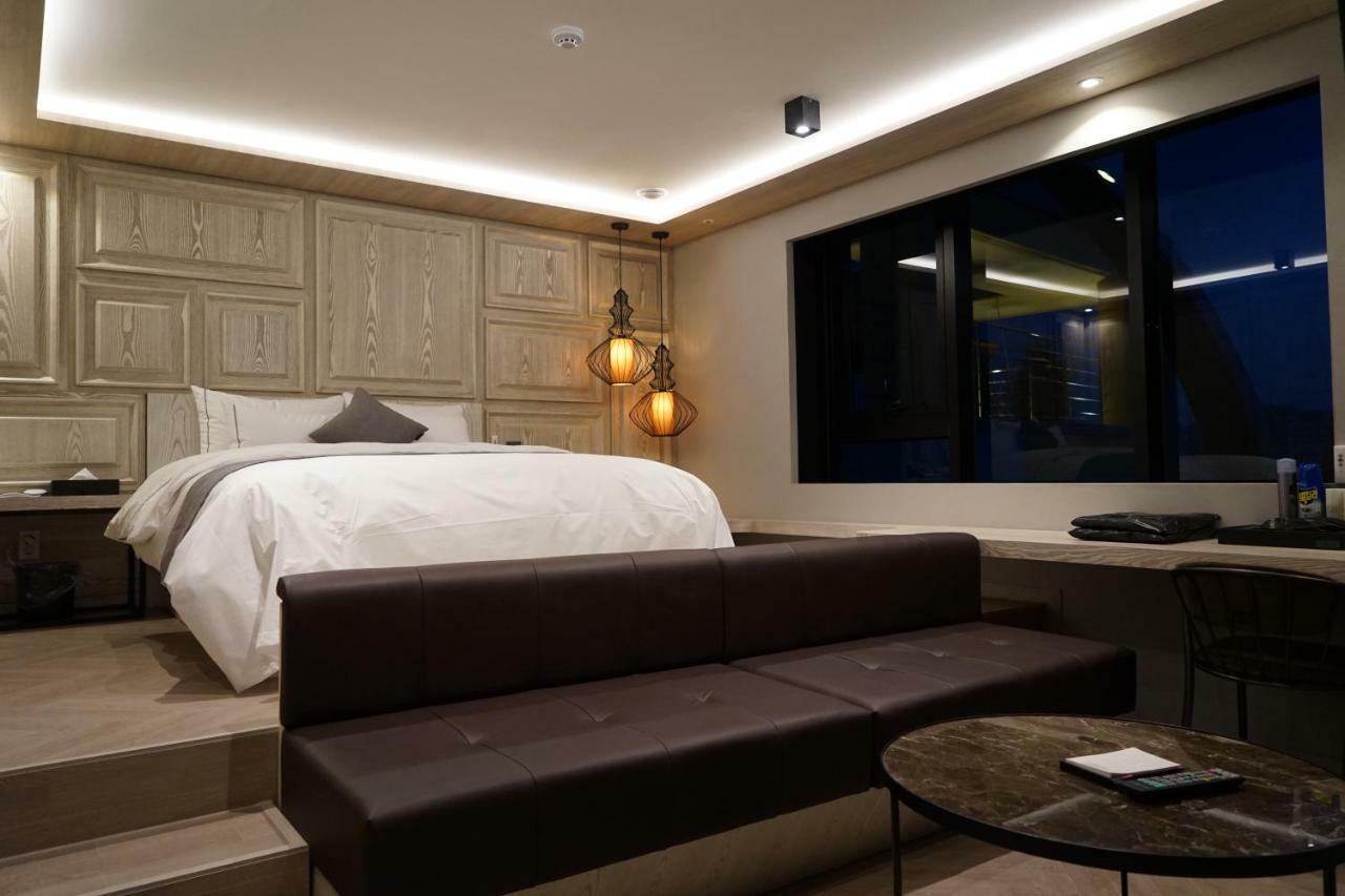 Astro Hotel Йонгин Екстериор снимка